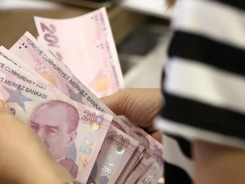 Τουρκικό δικαστήριο αθώωσε τους δημοσιογράφους του Bloomberg για το άρθρο περί πτώσης της λίρας