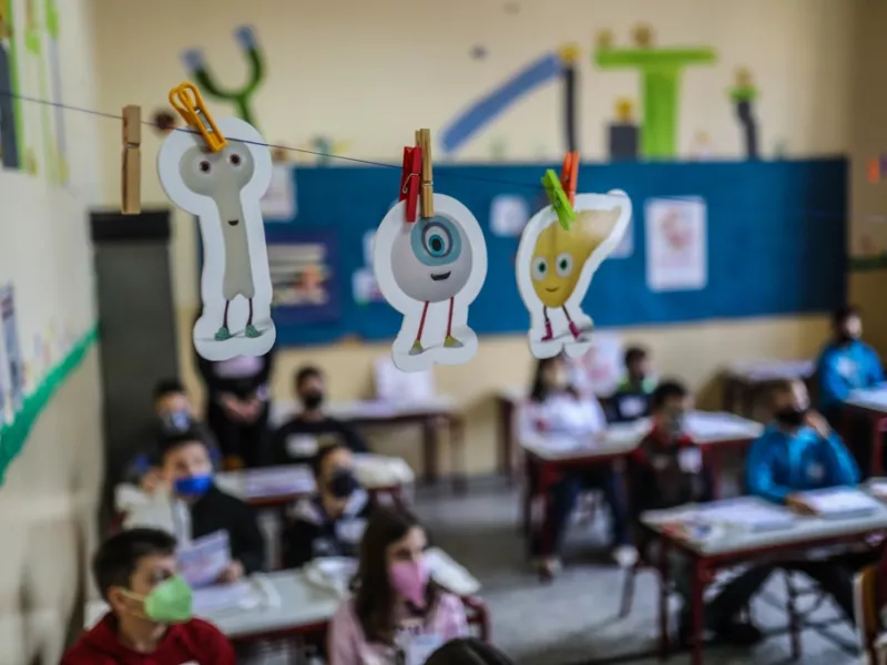 Τζανάκης σε ΣΚΑΪ: Πώς έφτασαν να είναι προστατευμένα 7 στα 10 παιδιά – Ο ρόλος του «50 +1»