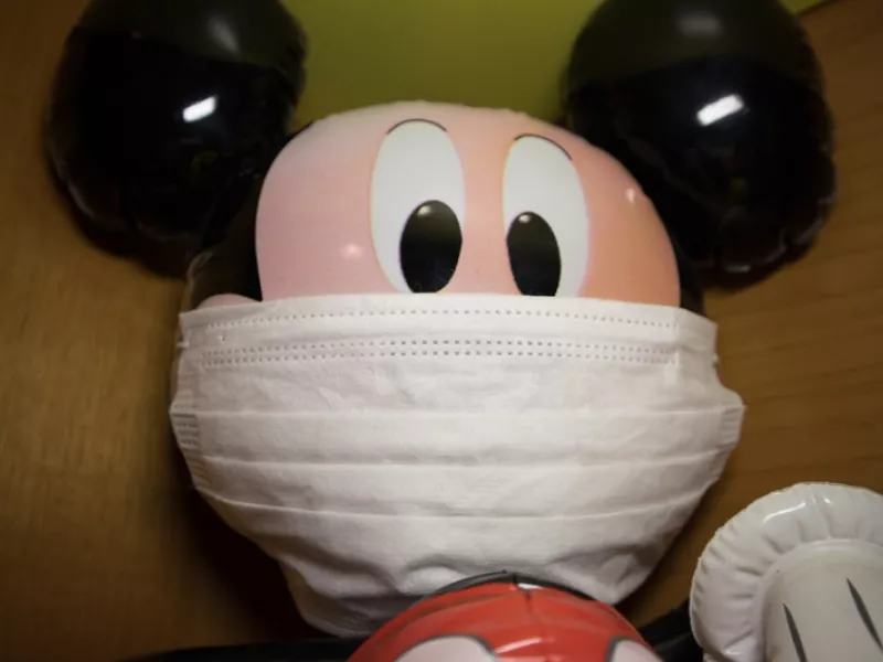 «Κόλλησε» κορωνοϊό κι ο Μίκυ Μάους: Έκλεισε η Disneyland στο Χονγκ Κονγκ 