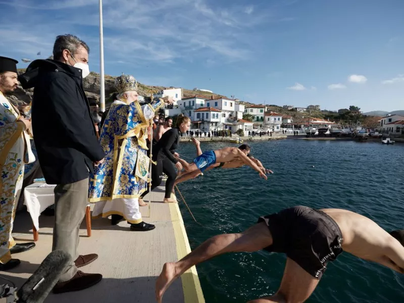 Μητσοτάκης από Αγ. Ευστράτιο: Η χώρα δοκιμάζεται - Εμβολιαστείτε