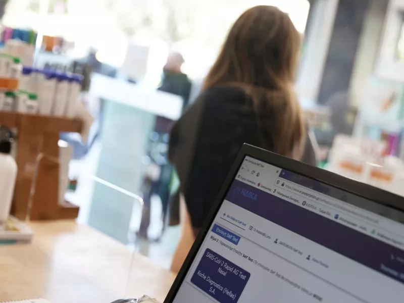 Στέρεψαν από self test τα φαρμακεία – Τι είπε στον ΣΚΑΪ ο πρόεδρος των φαρμακοποιών    
