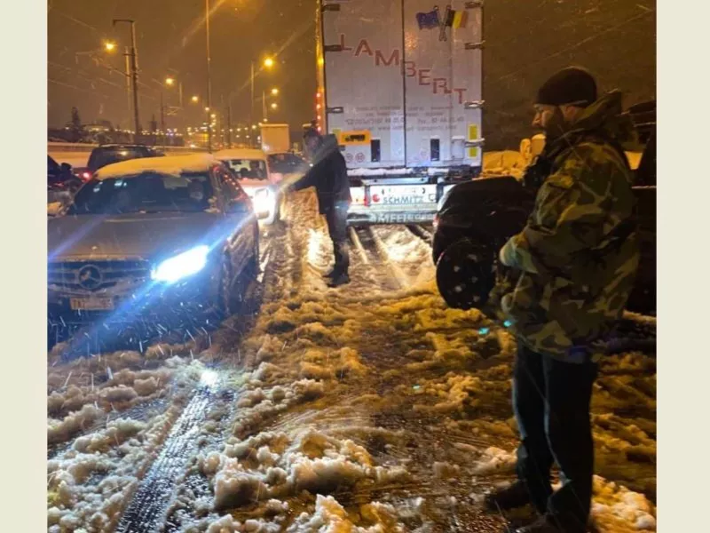 Πού θα χτυπήσει τις επόμενες ώρες η κακοκαιρία - Η ΕΚΑΜ στον απεγκλωβισμό από την Αττική Οδό