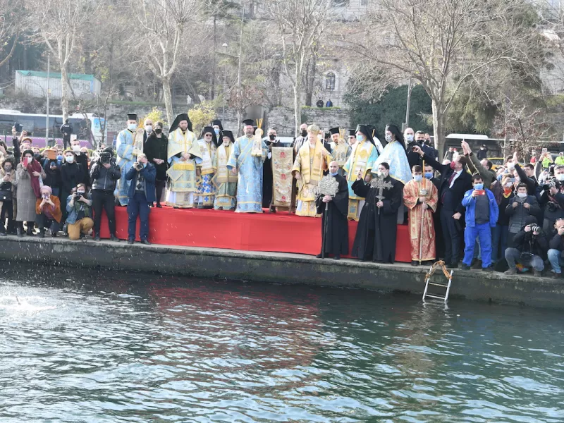 Με αυστήρα μέτρα ο εορτασμός των Θεοφανείων- Μαγιορκίνης: Οι ανεμβολίαστοι να μην πάνε