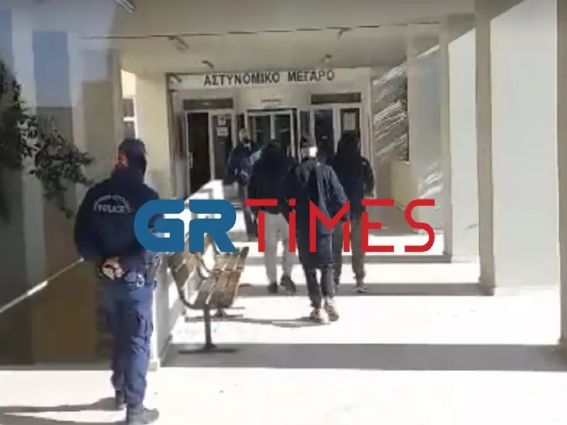 Σε εξέλιξη η διαδικασία αναγνώρισης των κατηγορουμένων από τους δύο τραυματίες- φίλους του Άλκη