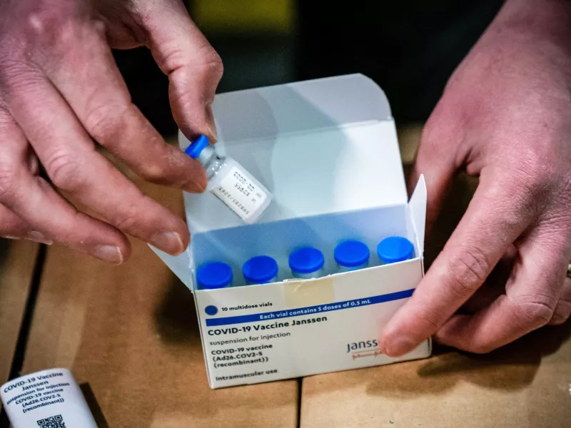 NYT: Η Johnson & Johnson ανέστειλε την παραγωγή του εμβολίου της για τον κορωνοϊό