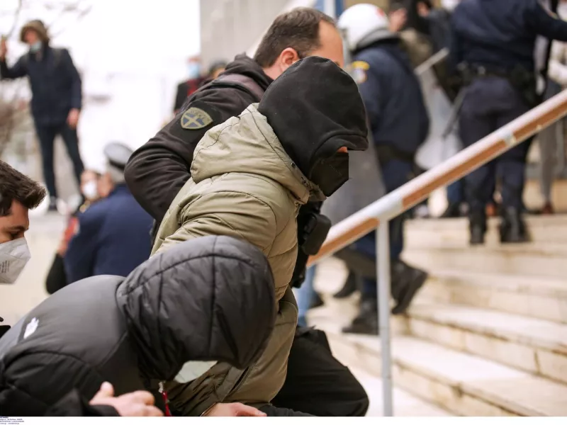 Υπό εξέταση στοιχεία που δείχνουν ότι δρούσαν ως εγκληματική οργάνωση οι κατηγορούμενοι για την δολοφονία του Άλκη