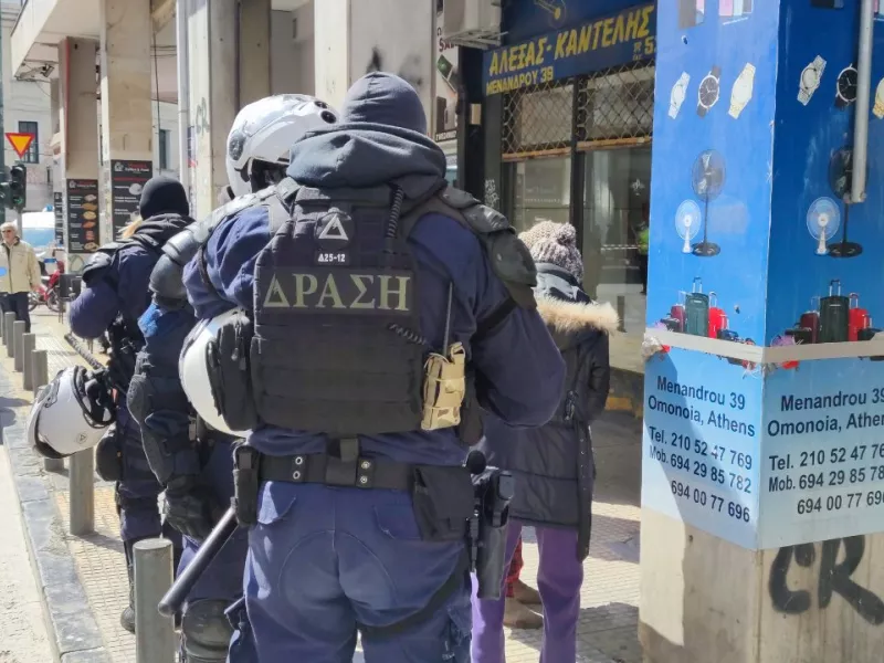 Αστυνομική επιχείρηση στο κέντρο της Αθήνας για παρεμπόριο και ναρκωτικά-Δείτε φωτογραφίες και βίντεο