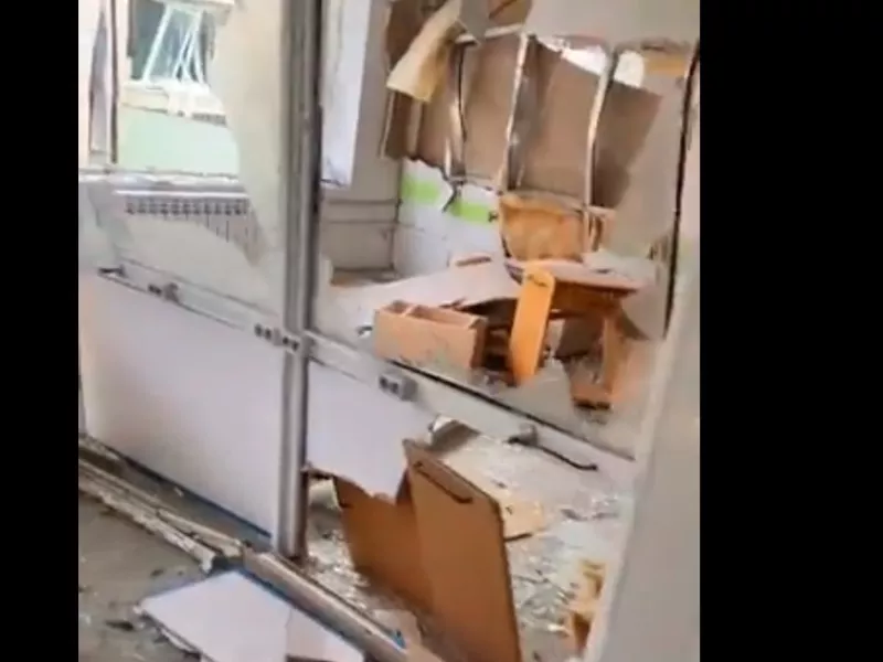 Ζελένσκι: Παιδιά κάτω από τα ερείπια στο μαιευτήριο της Μαριούπολης - Το βίντεο που ανάρτησε