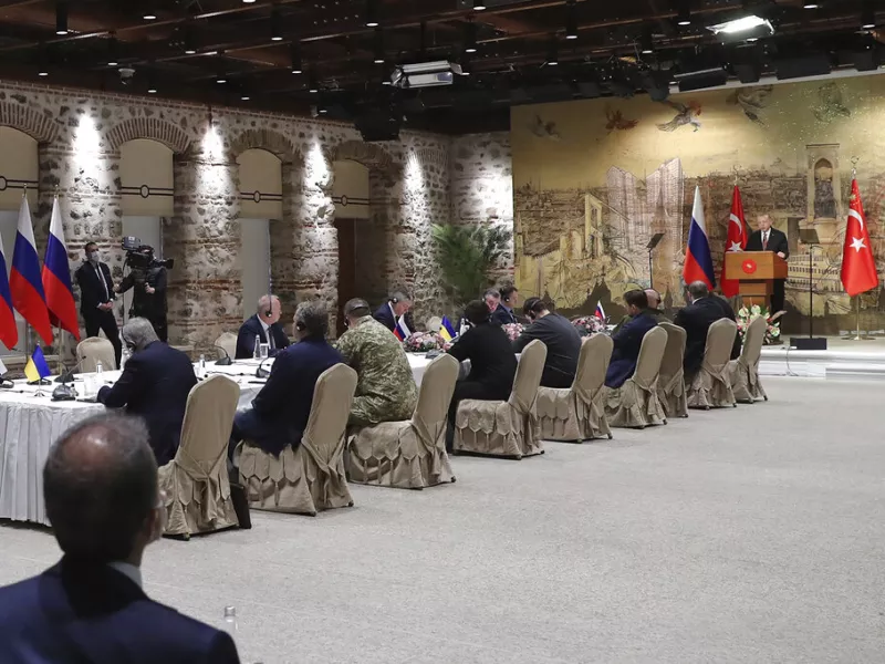 Διαπραγματεύσεις: Βασανιστήρια Ρώσων αιχμαλώτων στην ατζέντα της Μόσχας- Εγγυήσεις ασφαλείας θέλει το Κίεβο 