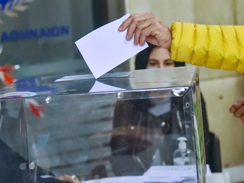 Νέα δημοσκόπηση: Προβάδισμα 8,1% της ΝΔ έναντι του ΣΥΡΙΖΑ-Προβληματισμός για την ακρίβεια