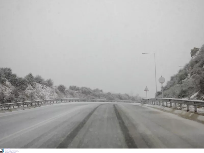 Κακοκαιρία: Χωρίς αλυσίδες στην Παλαιά Εθνική Ελευσίνας-Θηβών – Πού παραμένουν κλειστοί οι δρόμοι