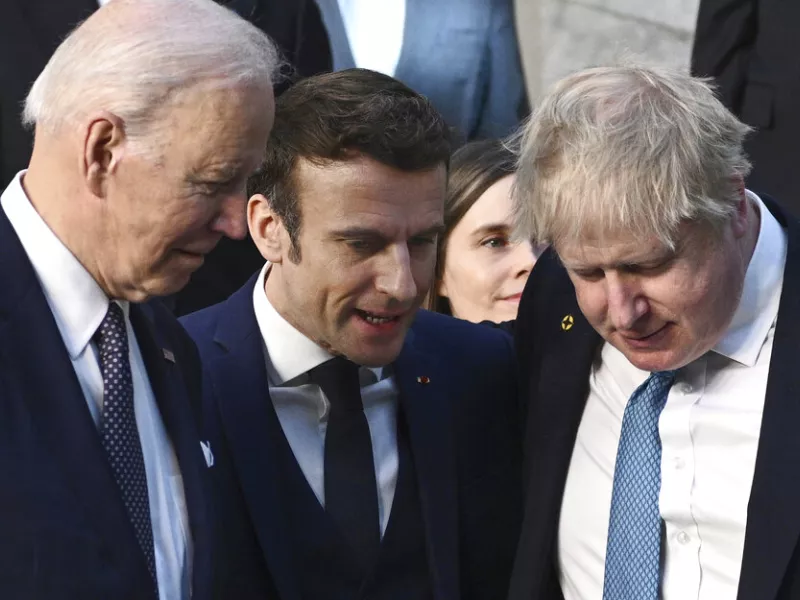 Τζόνσον προς ηγέτες ΝΑΤΟ:  Μη βασίζεστε στην πιθανότητα υπαναχώρησης του Πούτιν