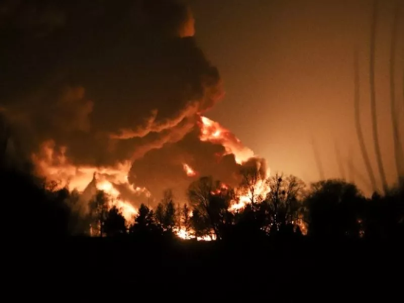 Νύχτα τρόμου στο Κίεβο με συνεχείς εκρήξεις ενόψει των σημερινών συνομιλιών- Υπό ρωσικό έλεγχο η Χερσώνα