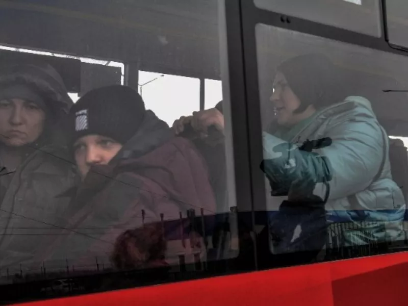 Εκκένωση 2.000 αμάχων από τη Μαριούπολη προς την υπό ουκρανικό έλεγχο πόλη Ζαπορίζια