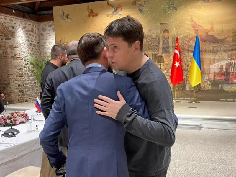 Διαπραγματεύσεις: «Δραστική μείωση» των στρατιωτικών δραστηριοτήτων της σε Κίεβο και Τσερνίχιβ συμφώνησε η Μόσχα