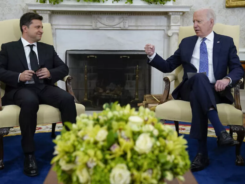 Washington Post: Ο Ζελένσκι ζήτησε από τον Μπάιντεν οι ΗΠΑ να χαρακτηρίσουν τη Ρωσία «κράτος χορηγός της τρομοκρατίας»