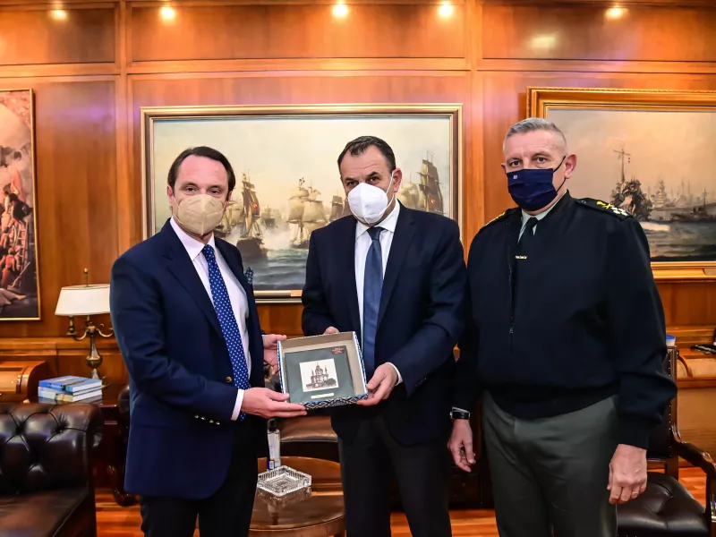 Συνάντηση του υπουργού Άμυνας με τον πρσβευτή της Ουκρανίας