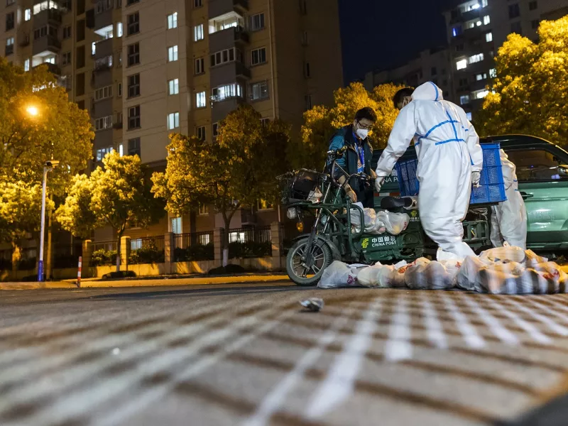 Σε απόγνωση οι κάτοικοι της Σανγκάης εν μέσω lockdown: Αναρτούν εκκλήσεις για ιατρική βοήθεια στο ίντερνετ 