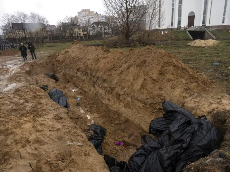 Κίεβο: Σοροί αμάχων με σημάδια βασανιστηρίων εντοπίστηκαν σε ομαδικούς τάφους στην Μποροντιάνκα