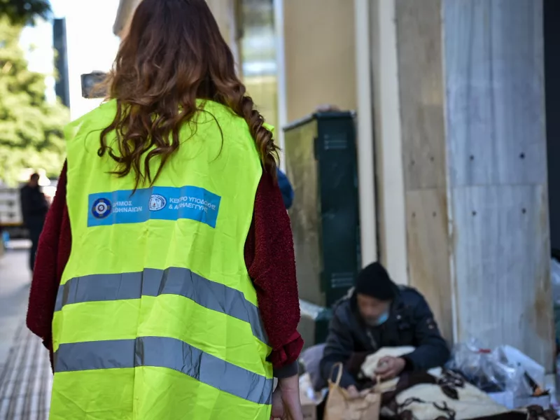 Δήμος Αθηναίων: Εορταστικά γεύματα σε οικογένειες και άστεγους και πασχαλινά δώρα σε παιδιά 