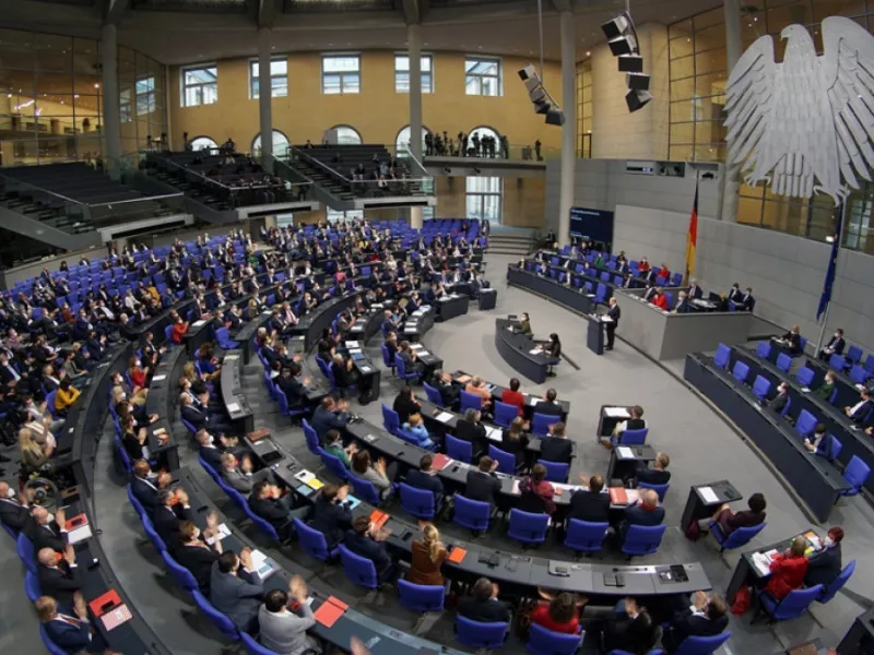 Γερμανία: Απογοήτευση Σολτς για την καταψήφιση της πρότασης να γίνει υποχρεωτικός ο εμβολιασμός κατά της Covid-19 
