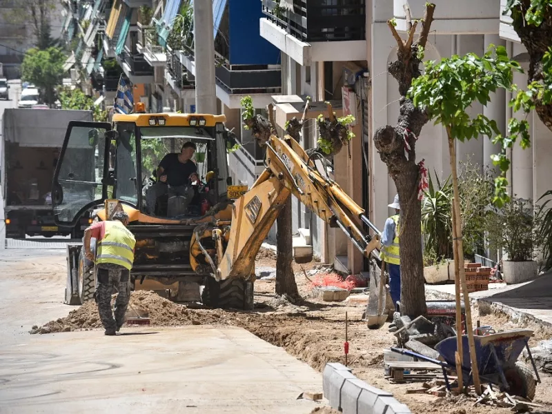 Ανακατασκευή 410 πεζοδρομίων στην Αθήνα - «Ασφάλεια για όλες και όλους», λέει ο Μπακογιάννης