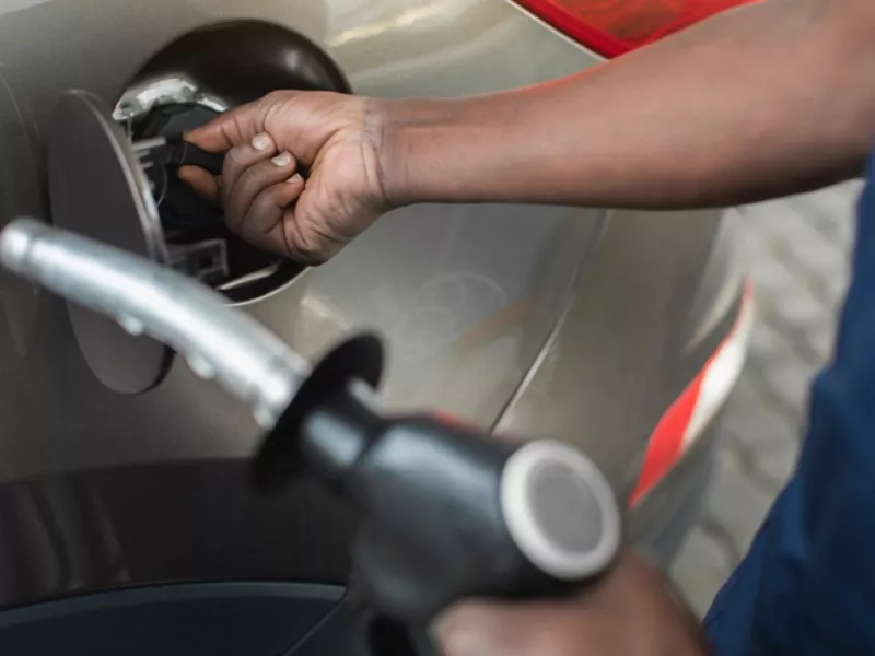 Fuel Pass 2: Οχτώ στους δέκα προτιμούν τα λεφτά στην τράπεζα