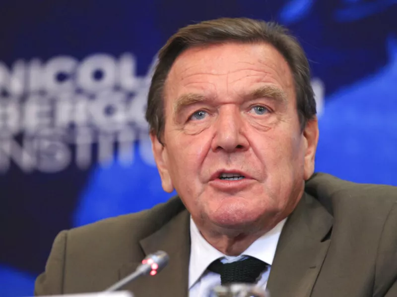 Γερμανία: Περιορίζουν τα προνόμια του πρώην καγκελάριου Γκέρχαρντ Σρέντερ