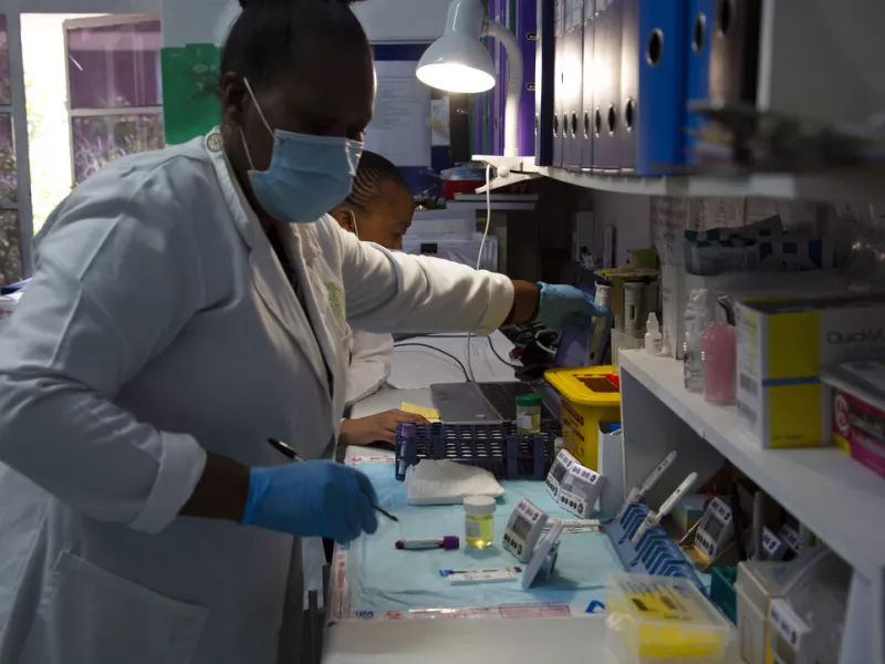 CDC Αφρικής: Επανεμφάνιση της πολιομυελίτιδας – Ανησυχία για τα ξεσπάσματα ευλογιάς των πιθήκων σε Ευρώπη και Βόρεια Αμερική