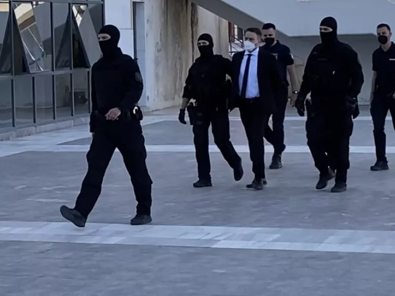 Γλυκά Νερά: Έφτασε στα δικαστήρια για την απολογία του ο Μπάμπης Αναγνωστόπουλος
