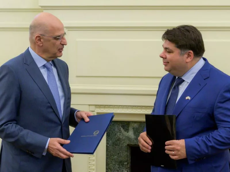 Δένδιας: Συνάντηση με τον Αμερικανό πρέσβη - Ανταλλαγή ρηματικών διακοινώσεων για την ελληνοαμερικανική συμφωνία