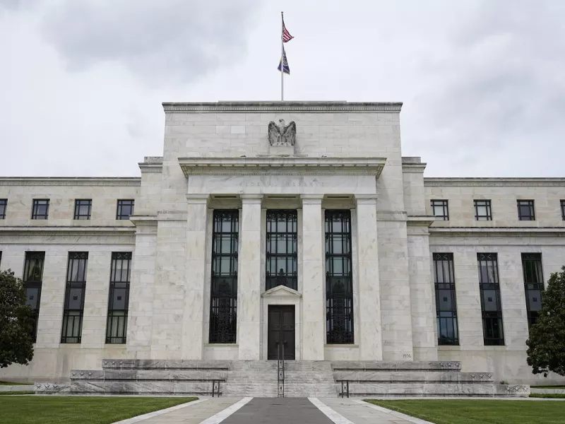 ΗΠΑ: Αλλαγή πλεύσης από τη Fed για να «κρατήσει» τον πληθωρισμό – Αύξησε τα επιτόκια κατά 50 μονάδες βάσης