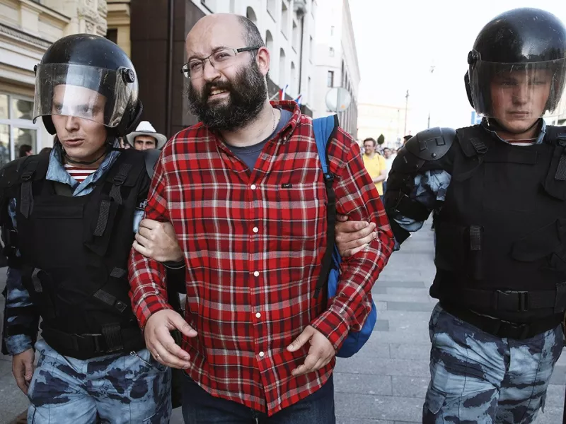 Ρώσος δημοσιογράφος διώκεται επειδή επέκρινε την εισβολή στην Ουκρανία	