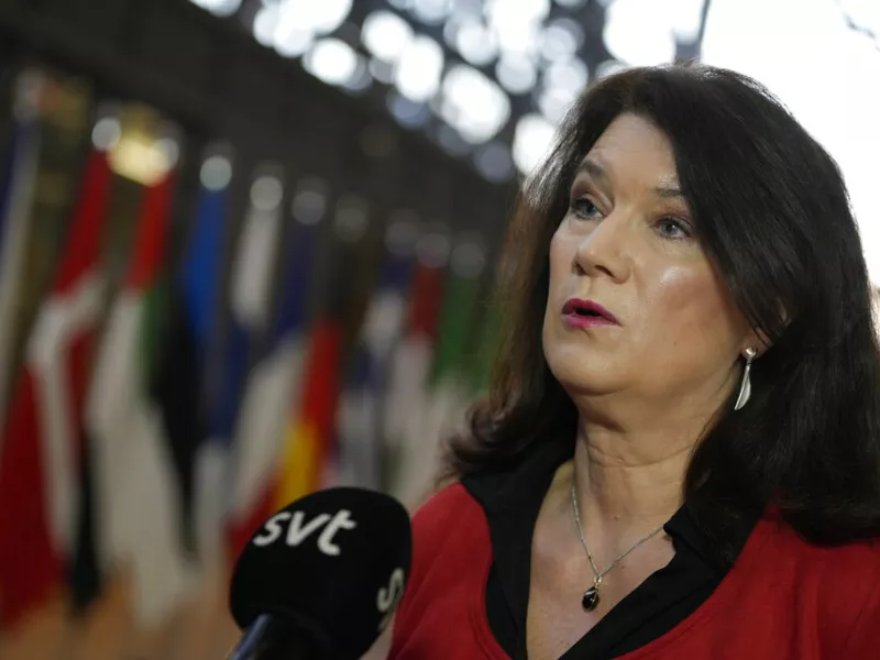 Σουηδία: Η υπουργός Εξωτερικών υπέγραψε την αίτηση για ένταξη στο ΝΑΤΟ