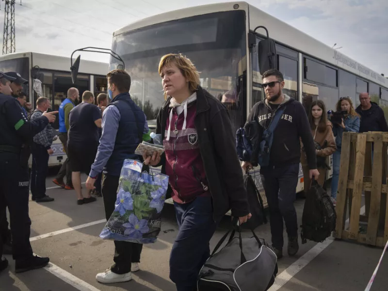 Μυστήριο με 40.000 άμαχους που μεταφέρθηκαν από τη Μαριούπολη στη Σιβηρία - Στη Ζαπορίζια οι πρώτοι πρόσφυγες (Δείτε εικόνες)
