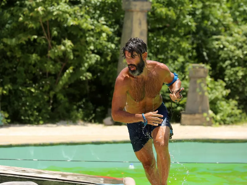 Survivor: Ένα σημαντικό έπαθλο επικοινωνίας, το άδοξο τέλος ενός έρωτα και μια θορυβώδης αποχώρηση