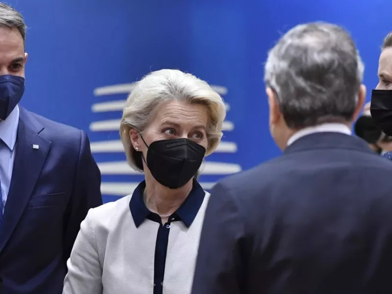 Politico: «Όχι» Κομισιόν στην πρόταση των «15» για πλαφόν στο φυσικό αέριο
