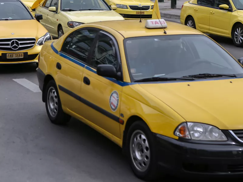 ΥΠΟΙΚ: Έχουν διατεθεί 4,78 εκατ. ευρώ σε 23.931 δικαιούχους αποζημίωσης ειδικού σκοπού σε υπηρεσίες ταξί
