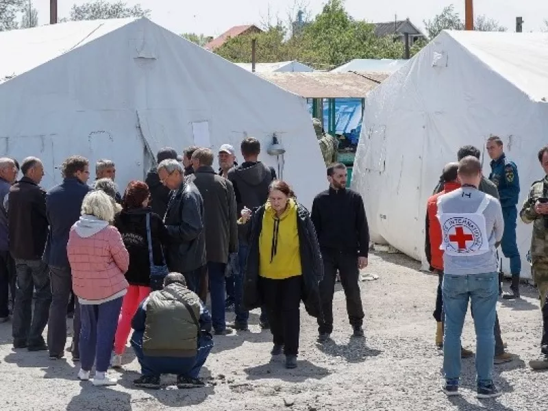 «Η θεία σούπα»: Η γυναίκα που επί 2 μήνες τάιζε τους εγκλωβισμένους στο Αζοφστάλ