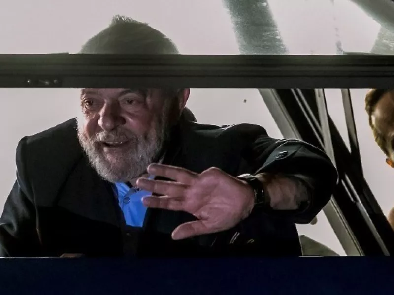 Θετικός στον κορωνοϊό ο πρώην πρόεδρος της Βραζιλίας Λούλα
