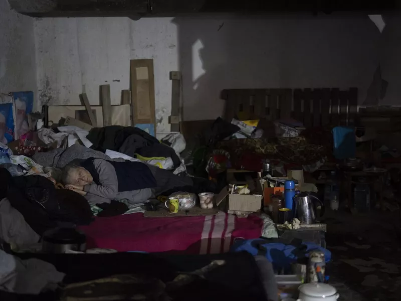 Άμαχοι σε καταφύργιο στο Σεβεροντονέντσκ