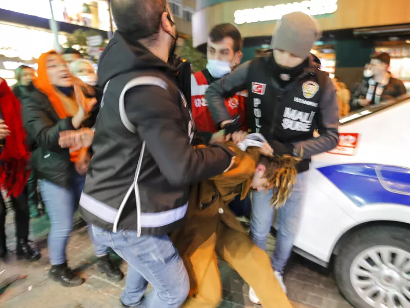 "Εντείνεται η καταστολή και η τρομοκράτηση στην Τουρκία"