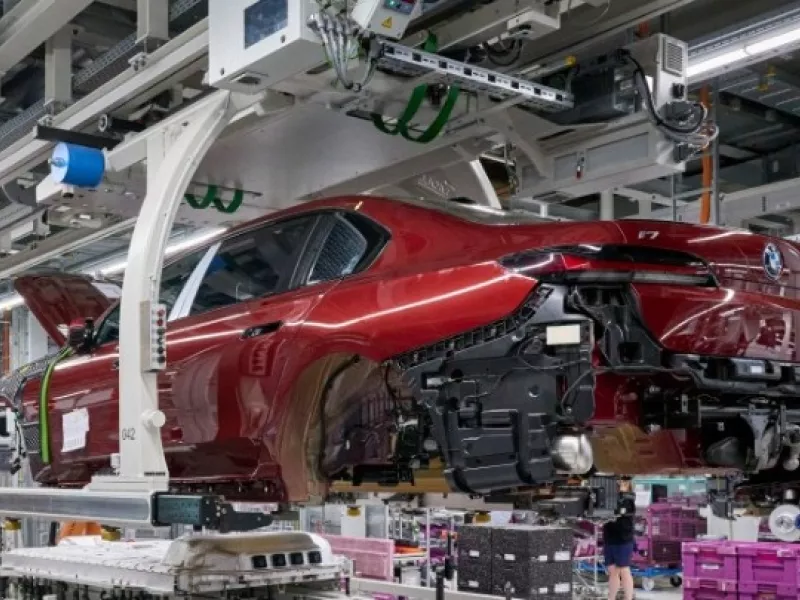 BMW 7: Από την γραμμή παραγωγής του εργοστασίου του Ντίνγκολφινγκ