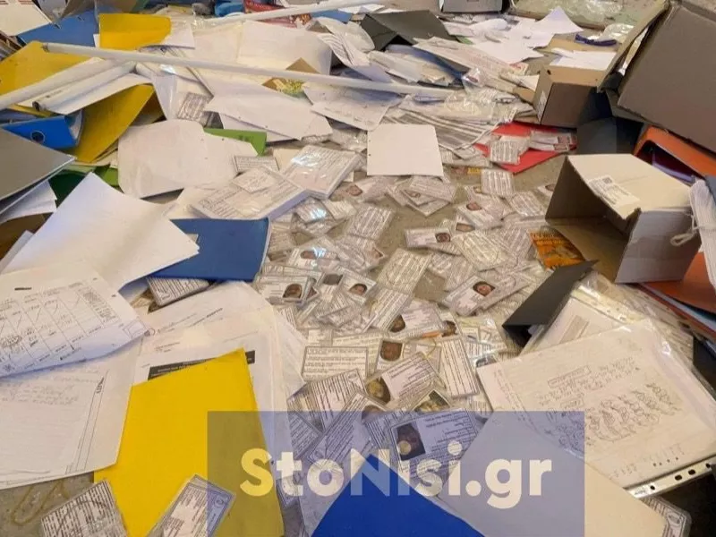 Πεταμένα στο πάτωμα και τσουβαλιασμένα απόρρητα έγγραφα προσφύγων σε πρώην ΚΥΤ στο Καρά Τεπέ