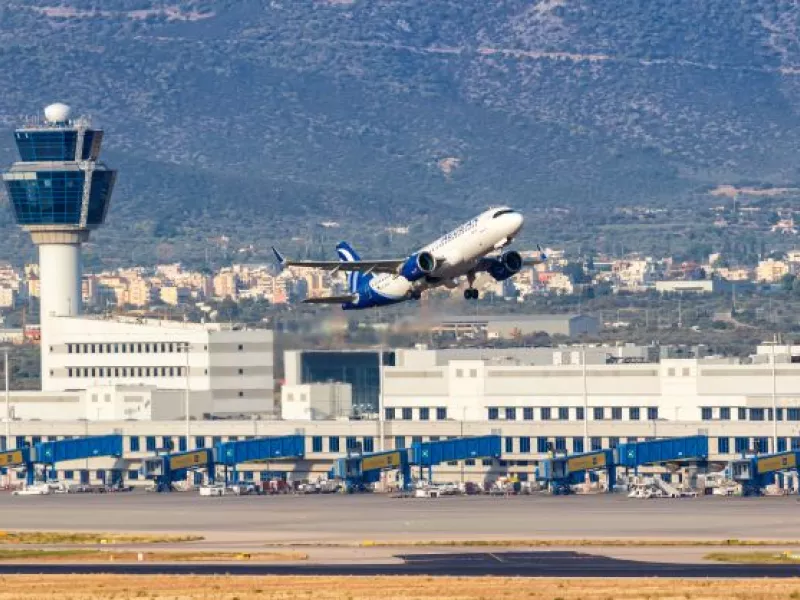 Ποιους προορισμούς επιλέγουν οι Έλληνες για διακοπές - Ποιός είναι ο Κρητικός Φιλέας Φογκ που έχει ταξιδέψει σε 128 χώρες