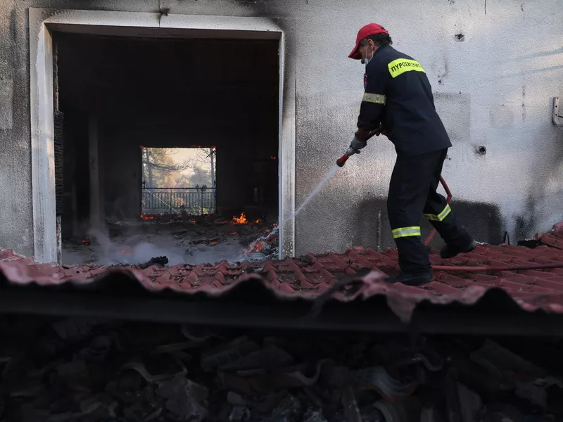 Στις φλόγες τυλίχθηκαν αρκετά σπίτια