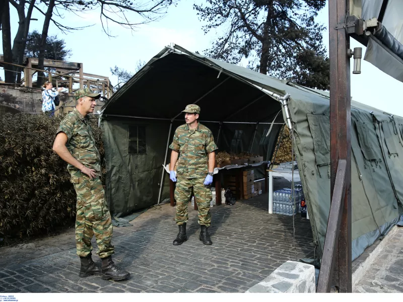 Φωτιά στην Πεντέλη: Σε επιφυλακή ισχυρές στρατιωτικές δυνάμεις 