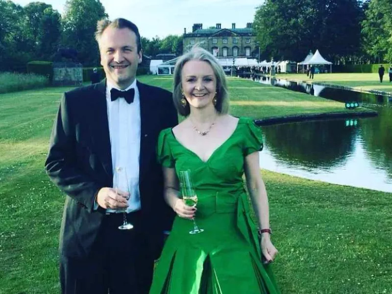 Λιζ Τρας και σύζυγος