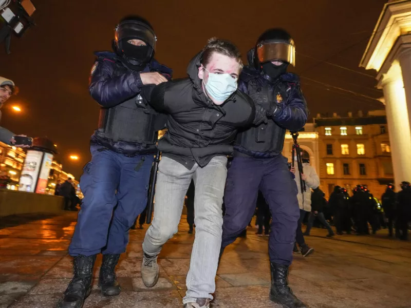 Πεσκόφ: Ψέμα ότι θα στρατολογήσουμε 1 εκατ. Ρώσους – Γιατί αποφάσισε ο Πούτιν επιστράτευση 