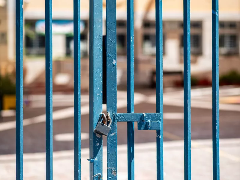 Σεπόλια: Συνελήφθησαν 18χρονος και 15χρονος για διακίνηση ουσιών έξω από σχολείo